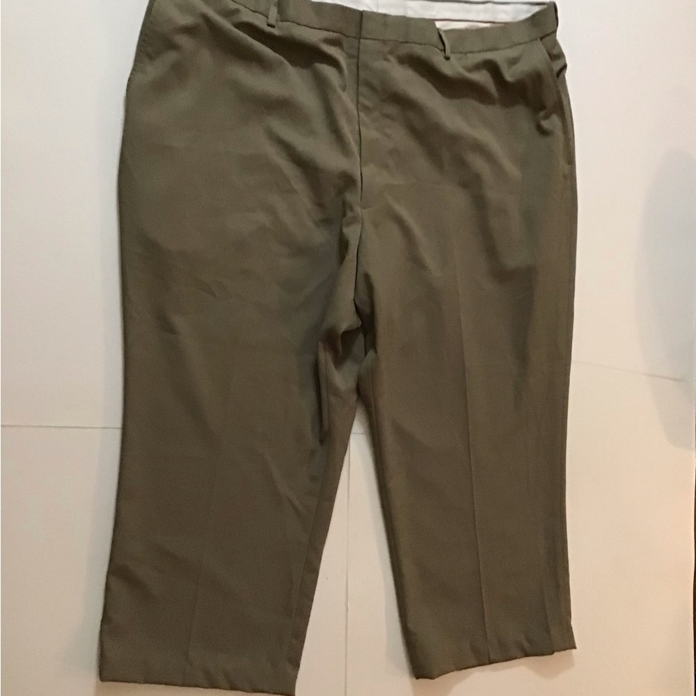 Haggar Dress Pants Mens Size 46x30 Actual 46x24 Quality No Iron Polyester Brown